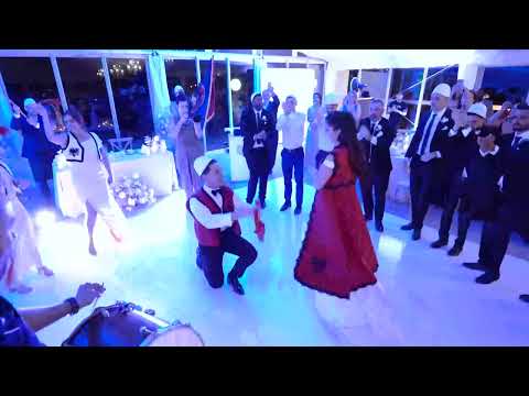 Vallet shqiptare në një dasëm shqiptaro-kanadeze