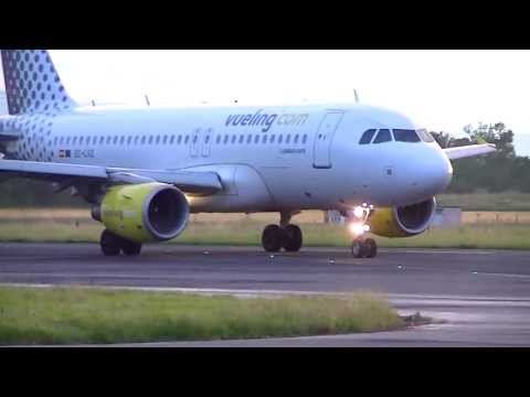Vueling Airbus A319 - Sunset takeoff from Florence (HD)