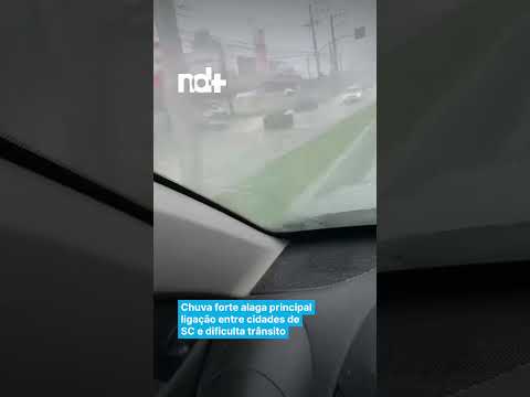 Chuva forte alaga principal ligação entre cidades de SC e dificulta trânsito