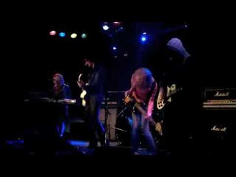 E For Explosion - I Explode (live)