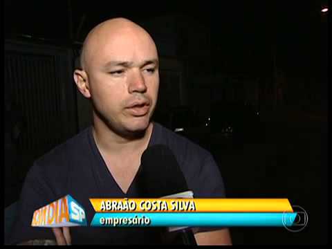 Bandidos Roubam Carro & São Perseguidos Pela Polícia Na Zona Oeste