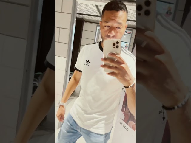Vídeo relacionado con Adidas Uomo Essential Three Stripes Single Jersey tee, Black/White, M