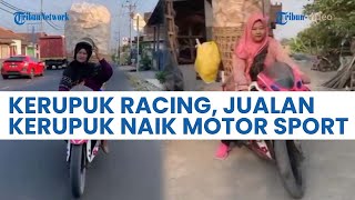VIRAL Wanita Asal Demak Jualan Kerupuk Naik Motor Sport, Laris Manis hingga Pembeli Rela Antre