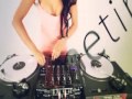 DJ Juicy M Mixing and Scratching with vinyls ...