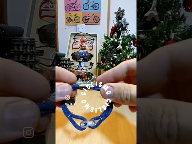 Vídeo relacionado con Atlético de Madrid Pulsera de Piel Trenzada Negra y roja con Nudo Marinero, Cierre Magnético de Acero Lacado, Producto Oficial