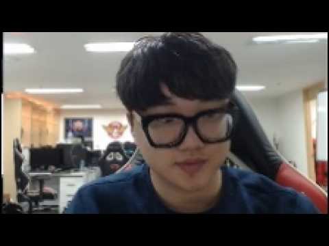 Kkoma chasing a ded Peanut in the background