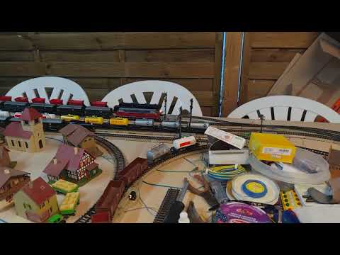 Märklin H0 Anlage mit 4 Zügen alles analog gesteuert mit einem Trafo