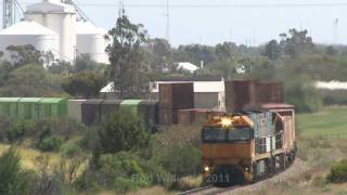 preview picture of video 'Climbing out of Crystal Brook  : Australian train and railroads'