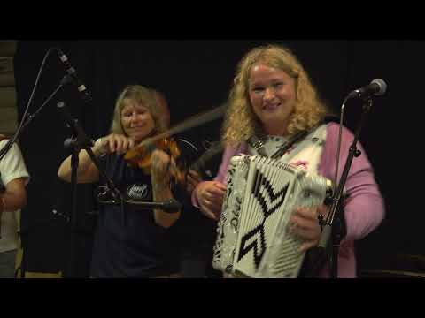 Happy skvett - Midtsåmmårbrølløp i Dær'n (Ragnar Johnsen)