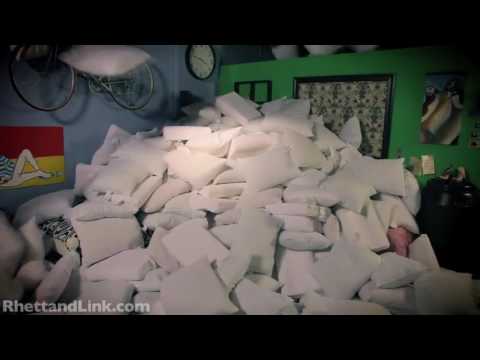 2 Guys 600 Pillows(RhettandLink)