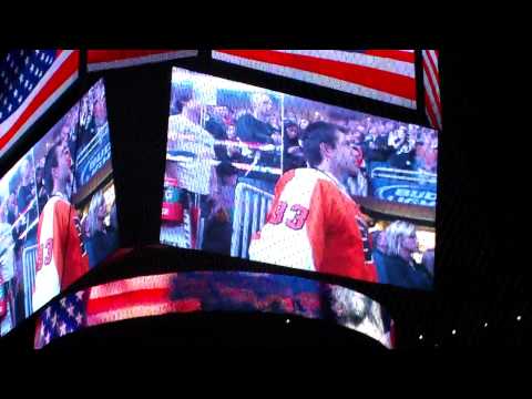 Lauren Hart sings the national anthem Philadelphia Flyers