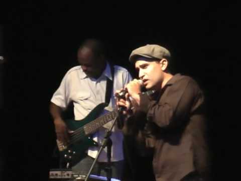 Zé Cafofinho e suas Correntes - música: Canela - Ao vivo em Recife