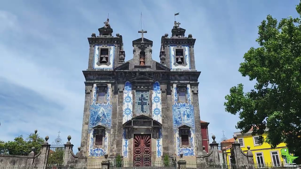 Discover a fascinating peek of Igreja de Santo Ildefonso.