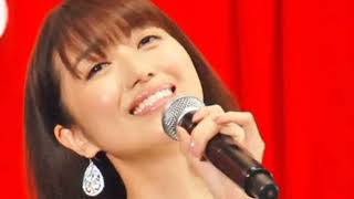 １０年前に大ヒット曲をリリースした人気歌手が「変わらなすぎてびっくり！」「若返ってる」当時のジャケット写真オマージュも