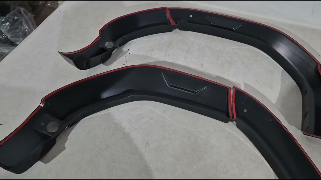 Dacia Duster 2024- Extensions d'ailes EuroCap (Noir Brillant, ABS) Video 1