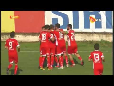 Darius Buia înscrie pentru UTA Arad  în meciul cu Ripensia Timișoara.