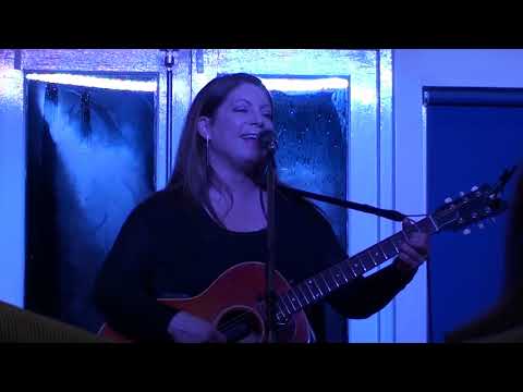 Edwina Hayes: Waiting for the Guy to Die