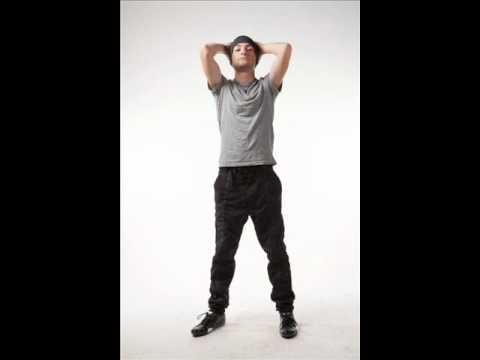 Roger Sanchez playing Ethinka by Dian Solo & Startrax feat  Lady