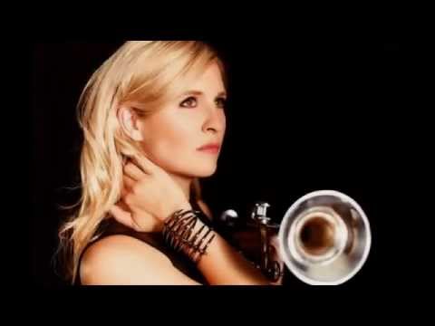 ALISON BALSOM - Café 1930