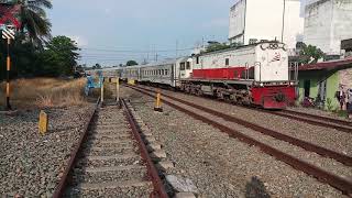 preview picture of video 'Kereta api sribilah U45 sore persiapan memasuki stasiun Kisaran'