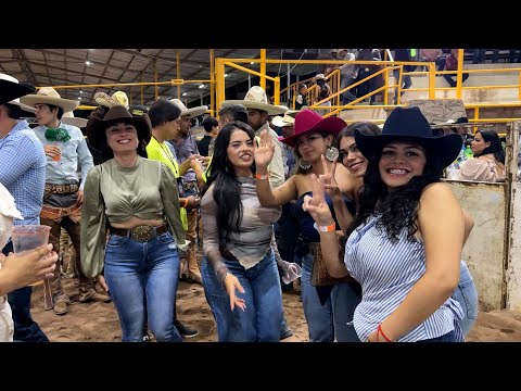 GOOD ATMOSPHERE IN COLONIAL JEREZ 🤠🎶