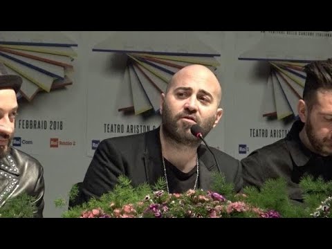 Negramaro: Sangiorgi intona Senza Fiato e ricorda Dolores O'Riordan