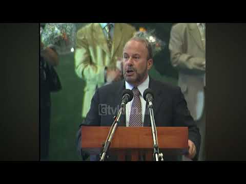PS miting madhështor në Vlorë, Nano kërkon votën për Shpëtim Gjikën - (8 Shtator 2003)