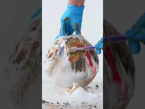 Can this dirty ball be clean again?😮⚽#satisfying #clash #cleaning #ball #dirty #clean #wash #satisfy