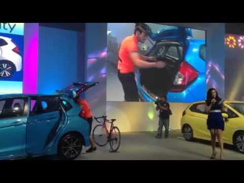 Honda Jazz swallows mountain bike