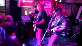 preview picture of video 'Aunt Betty Rocking Cinco de Mayo at Bud's Sports Bar, Chattanooga!'