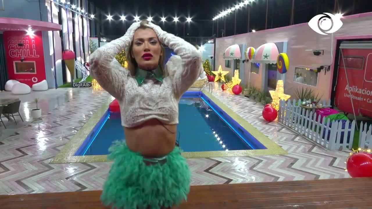 Vijon atmosfera festive në shtëpi, Ariana përformon për banorët dhe publikun