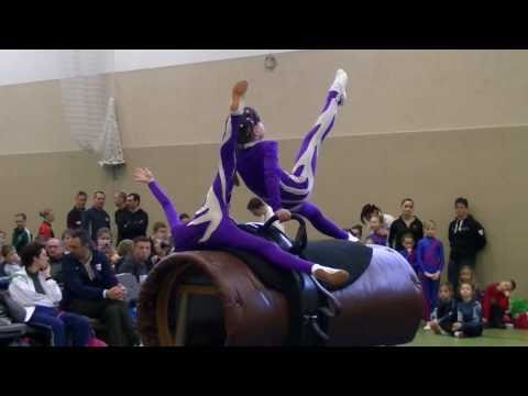 Alina und Xenia - Holzpferd - Friedersdorf - 27.02.2011