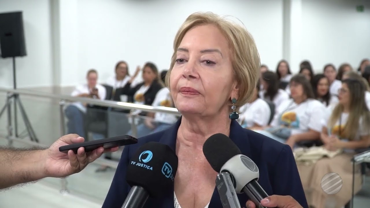 SOLENIDADE DE ENTREGA DOS CERTIFICADOS PARA FACILITADORES É REALIZADA NO FÓRUM