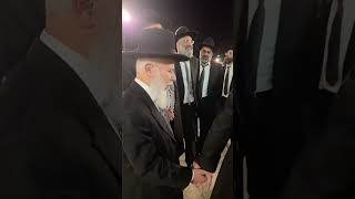 מאות בני ישיבת אבני נזר בריקוד מרגש ברחבת הכותל המערבי עם רה"י הרב זמיר כהן שליט"א במוצאי חג שבועות