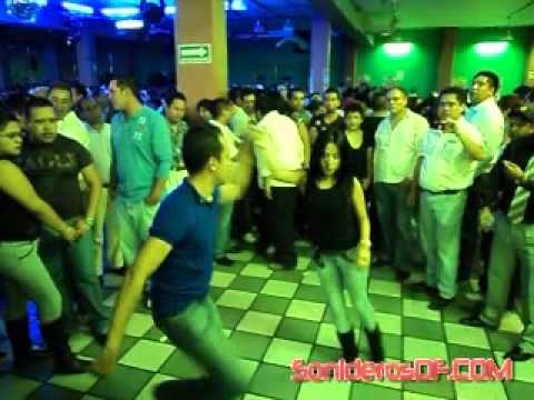 LOS MEJORES BAILARINES SONIDEROS 2 SONIDO LA CHANGA SALON CARIBE