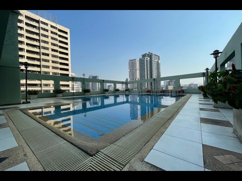 Lumpini Suite | 3 Bed Condo on the 4th Floor in this Low-Rise Condo in an Excellent Location at Sukhumvit 41