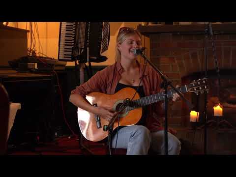 Charlotte Newman singing at Leo's Tavern