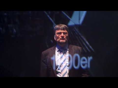 Erik Händeler und sein 3D-Hologramm-Vortrag auf dem Stuttgarter Wissensforum am 14. Oktober 2022.