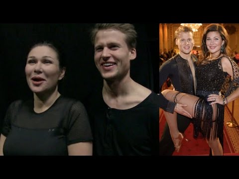 Se Dominika Peczynski chocka sin danspartner med barnförbjuden sång