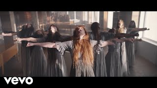 Kadr z teledysku Heaven Is Here tekst piosenki Florence + The Machine