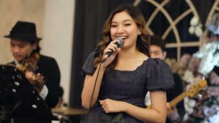 Download lagu SEPTEMBER CERIA - VINA PANDUWINATA | COVER BY FORTUNES MUSIC | BAND WEDDING mp3