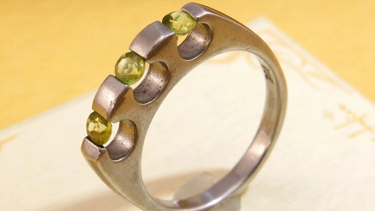 Modernist Tension Set Green Peridot Three Stone Silver Ring | Size N 6.75 53.5