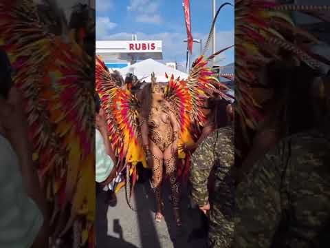 #rihanna regresa a #barbados para el Crop Over Festival! 🙏
