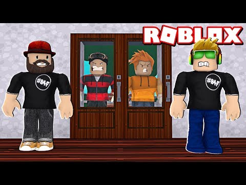 CREEPY PEOPLE AT OUR FRONT DOOR!!! / BLOX4FUN Video
