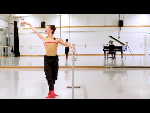 Workout: Ballet training with dancer Michèle Seydoux