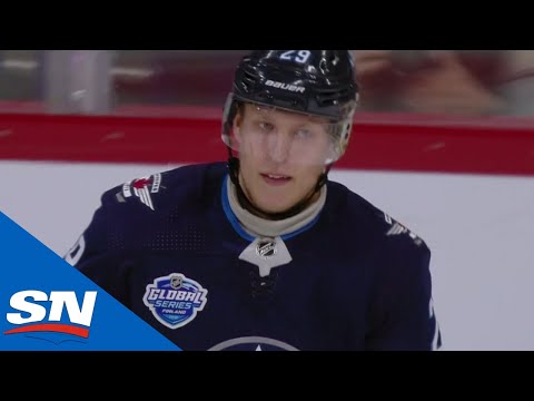 帕特里克-萊恩用虛幻的手腕擊打羅伯託-盧恩戈的頂角。 (Patrik Laine Uses Unreal Wrist Shot To Beat Roberto Luongo Top Corner)