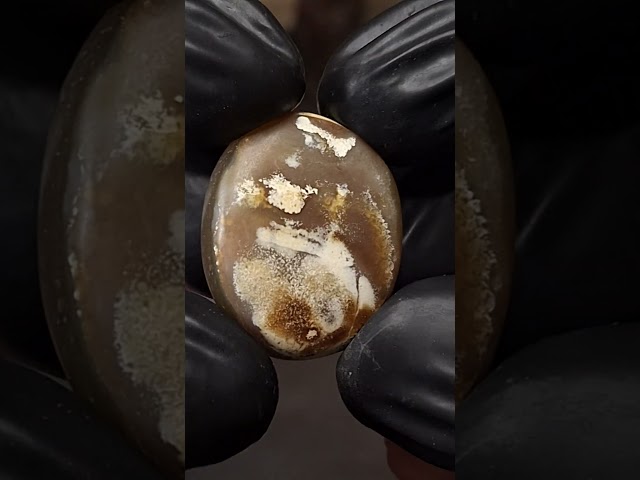 حجر عقيق بافوري طبيعي