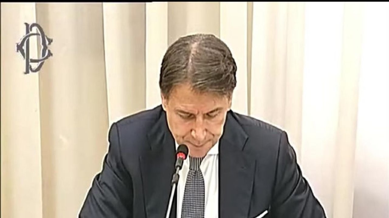 Covid, Conte: Nessuna selezione sugli anziani, la tutela della vita non ha limiti d'età