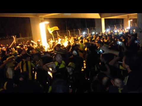 "Previa Percusion Barra Amsterdam Estadio Campeon Del Siglo" Barra: Barra Amsterdam • Club: Peñarol