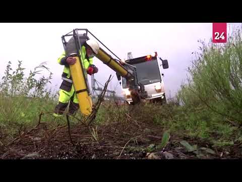 Giant “vacuum cleaner” for tiny plastic waste